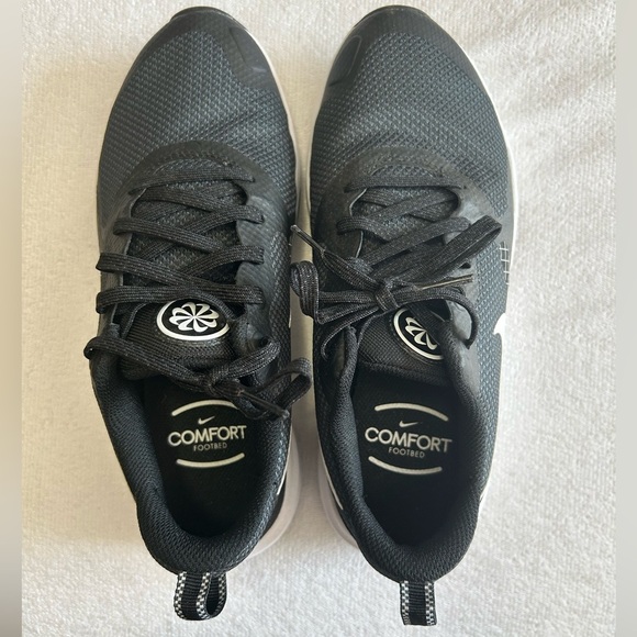 Nike Black Comfort Sneakers - Picture 4 of 6